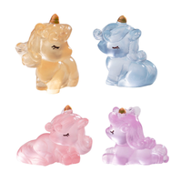 Guangdong figurines miniatures en gros mélange en vrac petite figurine résine enfance licorne jouet en plastique lumineux croissant dans l'obscurité