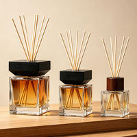Diffuseur de parfum en verre transparent carré rechargeable de différentes tailles (50 ml, 100 ml, 150 ml)