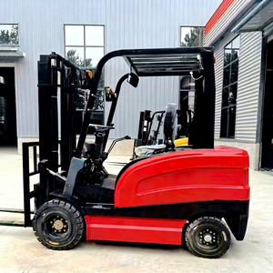 Chariot élévateur diesel rouge 3 tonnes avec mât à trois étages, pneus pneumatiques, commande assise, état neuf - Product Image 1