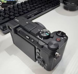Appareil photo hybride plein format Sony ILCE-7C Mark II (A7C II) d'occasion, boîtier seul, 33MP, vidéo 4K60p, prêt à être expédié - Product Image 2