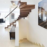 Escalier courbé Tanlong, design en bois, rampe en verre, poutre en acier