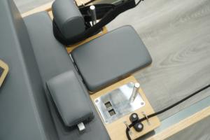 Reformer de Pilates Profesional Ajustable y Económico de Madera de Roble Sólido de Tailandia para Estudios de Pilates y Gimnasios Domésticos - Product Image 2