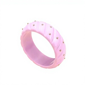 Nouveau Bracelet Manchette Géométrique en Résine Colorée de Qualité Supérieure avec Perles Dorées, Bijou Fait Main Idéal pour Fête, Mariage ou Cadeau - Product Image 5