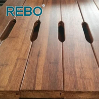 Panneau de box pour chevaux REBO MH061 en bambou naturel, haute densité, finition huilée, rainures et languettes, aération latérale, garantie 5 ans