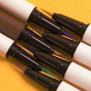 <span class=keywords><strong>Barato</strong></span> bajo MOQ alto pigmento impermeable líquido <span class=keywords><strong>delineador</strong></span> de ojos a prueba de manchas vegano brillo OEM Color <span class=keywords><strong>delineador</strong></span> de ojos - Product Image 5