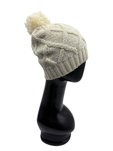 Wholesale Shining Silver Cable Beanie with Leather Patch and Silicone Printing 56-58cm Online <b>POM</b> <b>POM</b> Method - Product Image 4
