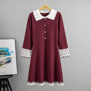 Vestido de Punto para Mujer con Cuello Peter Pan y Puños de Encaje, Corte Ajustado, Largo Medio, Otoño 2026 - Product Image 1