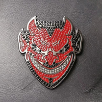 Étiquette métallique Joker Diable en strass rouge et noir, Applique métallique en émail cristal plaqué argent, Étiquette métallique pour vêtements, chapeaux