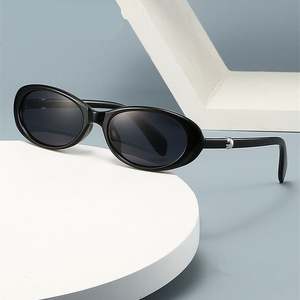 Gafas de Sol Personalizadas con Logotipo, Moda 2025, Estilo Y2K, Patillas con Perlas, Negras, para Mujer, Protección UV400, Montura Pequeña Ovalada - Product Image 4