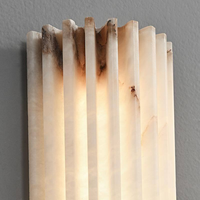 Applique murale moderne de luxe en marbre d'Espagne alabastre, lampe de chambre design côtelée avec éclairage LED pour salon ou salle de bain