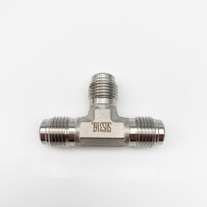 Conector VCR de Acero Inoxidable 316L de 1/4 Pulgada, Tipo Codo Recto, para Rutas de Gas de Laboratorio - Product Image 3