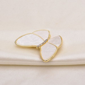Broche de Moda de Nácar Natural Tilian, Diseño de Mariposa con Forma de Barco y Desgarrando el Capullo - Product Image 4