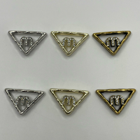 Ornamen Logam Kristal Korosi Huruf M Segitiga, Berbahan Paduan Logam Berlubang, Label Merek untuk Dekorasi DIY Gaun, Syal, dan Aksesoris Fashion
