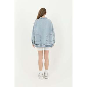 Chaqueta Vaquera Azul Claro de la Marca Soul para Mujer, con Detalle en la Cintura, Estilo Clásico, Corte Moderno, Prenda Exterior Versátil para Todas las Temporadas - Product Image 2
