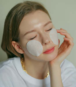 Disques exfoliants éclaircissants Help Me Honey C Pad à la vitamine C pour une peau éclatante et des pores nettoyés – Soin quotidien - Product Image 5