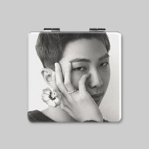 Оптовая продажа, KPOP Idol Bangtan Boys, Монохромное всплывающее двухстороннее складное квадратное портативное зеркало для макияжа - Product Image 2