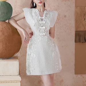 Robes midi blanches pour femmes, écologiques, en dentelle tissée et tricotée, boutonnées, unies, style streetwear, à imprimé numérique, avec taille naturelle - Product Image 4