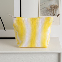 Vente chaude bulle gaze sac cosmétique grande capacité voyage rayure sac de rangement embrayages à main fermeture éclair Seersuckertrousse de toilette