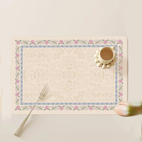 Set de table festif en cuir français métallisé brillant pour Noël, mariages et décoration de table.