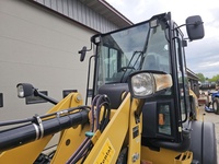 Chargeuse sur pneus d'occasion Cat 908M à bas prix, en parfait état, à vendre