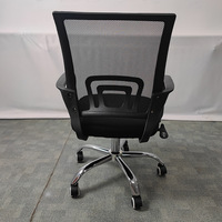 Chaise d'ordinateur moderne confortable pour longues sessions, pivotante avec roulettes, chaise de bureau réglable pour e-sport et dortoir, structure en acier inoxydable