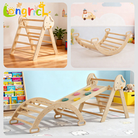 Ensemble de triangle Pikler en bois Montessori 3-en-1, structure d'escalade pour tout-petits avec arche, balançoire et rampe d'escalade pour enfants, jeu d'intérieur