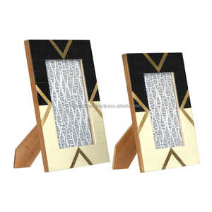 Marco de Fotos Moderno de Lujo Hecho a Mano, Ecológico, Duradero, de Resina, Madera y Latón para Decoración del Hogar - Product Image 4