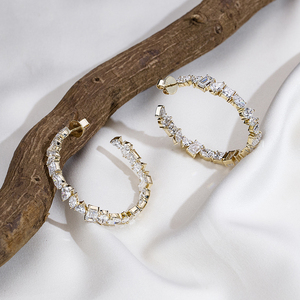 ต่างหูเพชรทองคำขาว 14K รุ่น MSE-952 จาก Messi Jewelry สำหรับผู้หญิง - Product Image 4