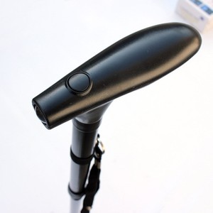 Canne télescopique triangulaire pliable en alliage d'aluminium noire avec lumière intégrée pour personnes âgées - Product Image 3