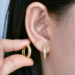 Pendientes de tuerca de moissanita VVS GRA de corte redondo con diseño de cola de pez de líneas simples, rellenos de oro de 14K, joyería de uso diario para mujer - Product Image 3