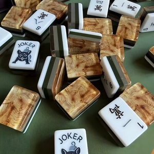 Mahjong Americano de Lujo con Patrón de Madera de Burl, 160 Piezas, 4 Acrílicos en Tonos Ricos del Bosque, para Viajes y Juego en Casa, Directo de Fábrica HIMORE - Product Image 2