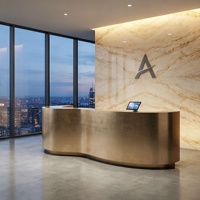 Bureau d'accueil en acier inoxydable finition laiton courbé sur mesure, en forme de S, de luxe, pour hall d'hôtel, bureau, villa