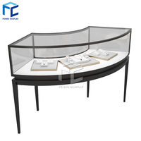 Nouveau design de table de présentation de bijoux en verre pour magasin bijouterie accessoires de décoration bijouterie vitrine design boutique