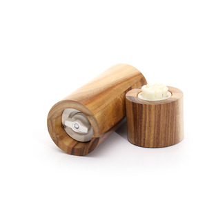 Ensemble de moulins à poivre et à sel en <span class=keywords><strong>bois</strong></span> d'acacia faits à la main Natural House best-seller - Product Image 5
