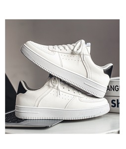 รองเท้าผ้าใบผู้ชาย รุ่นใหม่ ระบายอากาศได้ดี เหมาะสำหรับออกกำลังกาย ใส่ลำลอง แฟชั่นวัยรุ่น รองเท้าสีขาวล้วนอเนกประสงค์สำหรับผู้ชาย - Product Image 5