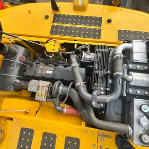 Presque neuf, puissant, excavateur sur chenilles Komatsu PC220LC d'occasion de 22 tonnes pour projets de construction. - Product Image 4