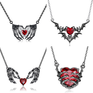 Collar con colgante de garra de corazón de esqueleto, aleación de zinc, estilo gótico punk para fiesta, hombres y mujeres - Product Image 1