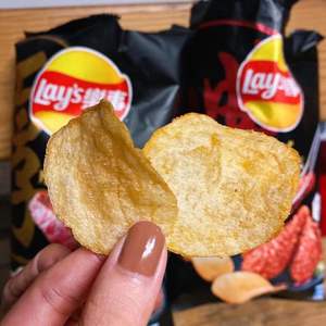 มันฝรั่งทอดรสโคบีสเต็กไต้หวัน ขนมขบเคี้ยวแปลกใหม่ ขนมขบเคี้ยวแบบพองตัว ขนมขบเคี้ยวเลย์ส 43 กรัม - Product Image 4