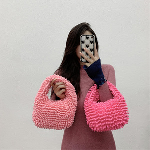 2023 Nieuwe Aankomst Custom Chenille Roze Ruches Effen Pluizige Hobo Tas Tas Tas Tas Tas Mini Portemonnee Voor Vrouwen Handtas - Product Image 6