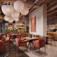 Meubles de restaurant commerciaux sur mesure J2S, chaises et tables rembourrées pour les projets de design modernes de cafés et d'hôtellerie.