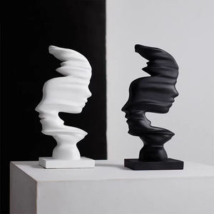 Scultura Moderna Minimalista Astratta in Bianco e Nero, Ornamento Artistico in Resina a Forma di Volto - Product Image 2