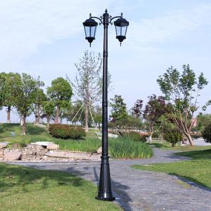 Lampadaire de jardin extérieur en fer avec abat-jour en verre LED, lumière blanc chaud 2700K, IP66, ampoule A19 non amovible, AC 220V, détecteur de mouvement, alimenté par énergie solaire - Product Image 4