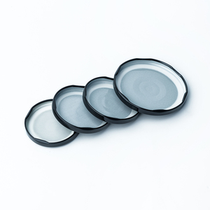 Tappi in Latta Neri e Rossi da 63mm, 80mm, 82mm, 100mm per Bottiglie di Vetro e Barattoli di Salsa - Ingrosso Fabbrica - Product Image 1