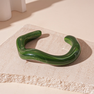 Hợp thời trang đầy màu sắc Stackable Cuff Bangles thời trang không thường xuyên Acrylic bangles - Product Image 4