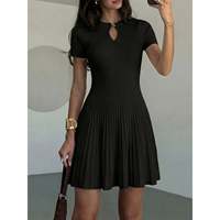 Robe pull courte plissée à manches courtes pour femme Milchig