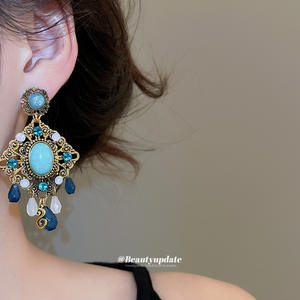 Boucles d'oreilles clous en résine Aiguille d'Argent, de niche, haut de gamme, vintage d'<span class=keywords><strong>occasion</strong></span>, de <span class=keywords><strong>luxe</strong></span> léger, élégantes pour femme - Product Image 3