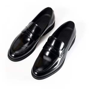 รองเท้าหนังแท้สีดำ ดีไซน์ใหม่ทันสมัย นุ่มสบาย สำหรับผู้ชาย หนังวัว หัวมน ทำมือ รองเท้าลำลองและรองเท้าอ็อกซ์ฟอร์ด - Product Image 1