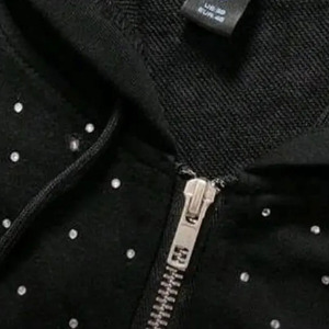 ผู้ผลิต OEM เสื้อฮู้ดดี้แฟชั่นประดับเพชรน้ำหนักมาก ออกแบบเองได้ ซิปหน้า ผ้าฝ้ายผสม สำหรับฤดูหนาว - Product Image 2