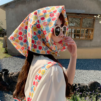 Katoenen bandana, vierkant model.  Ideaal als modeaccessoire voor het hoofd, geweldig voor dagelijks gebruik en op reis.