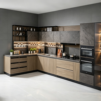 Meubles de cuisine de luxe sans poignées gris mat et bois, ensemble de cuisine modulaire pour projets d'appartements, fabrication OEM ODM, taille personnalisée